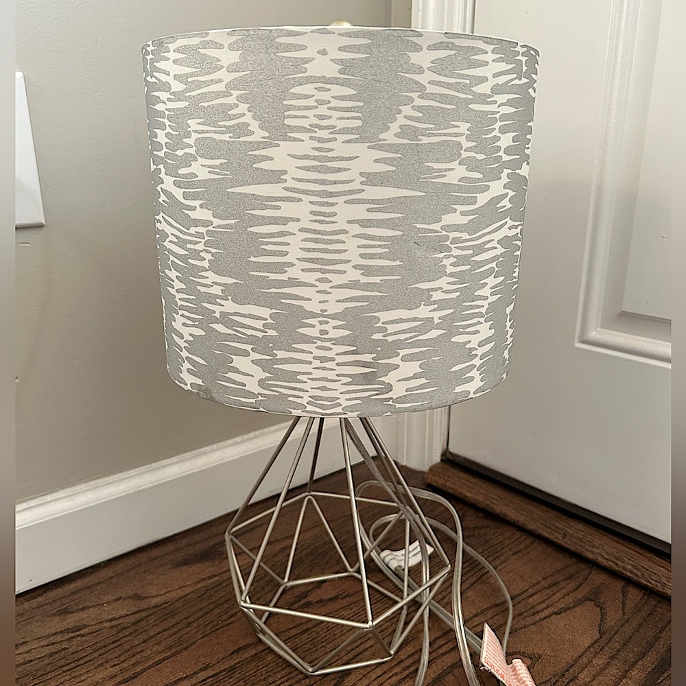 Medium sized silver lamp!